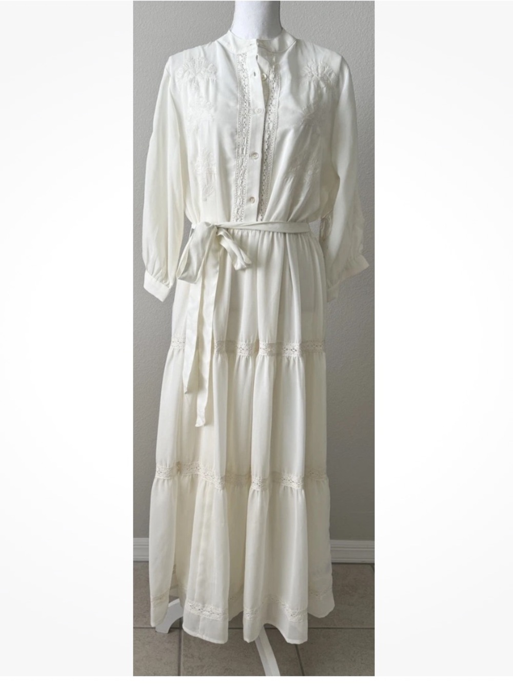 Karen Kane  Women’s White In The Garden Embroidered Tiered Tie Front Dress Large